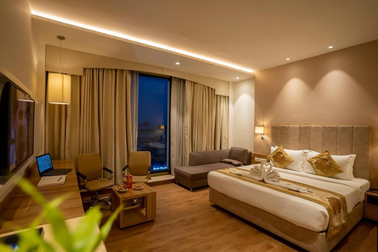 Celebrant Hotel พาราณสี ภายนอก รูปภาพ