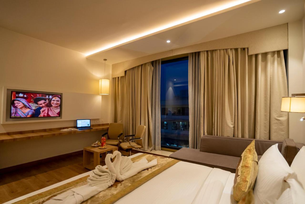 Celebrant Hotel พาราณสี ภายนอก รูปภาพ