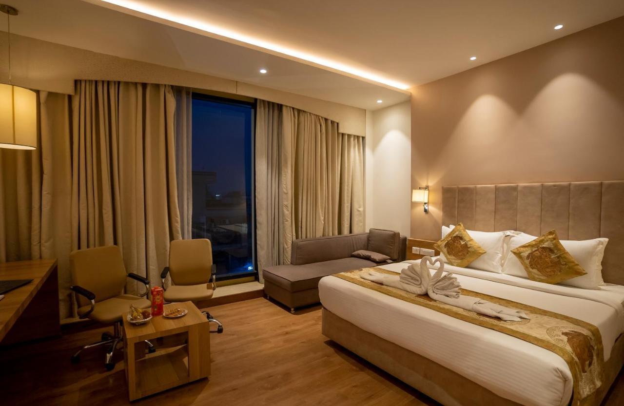 Celebrant Hotel พาราณสี ภายนอก รูปภาพ