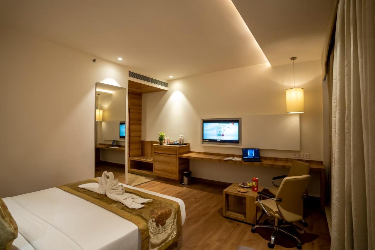 Celebrant Hotel พาราณสี ภายนอก รูปภาพ