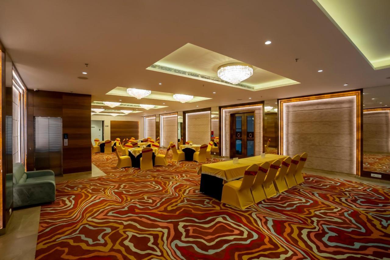 Celebrant Hotel พาราณสี ภายนอก รูปภาพ