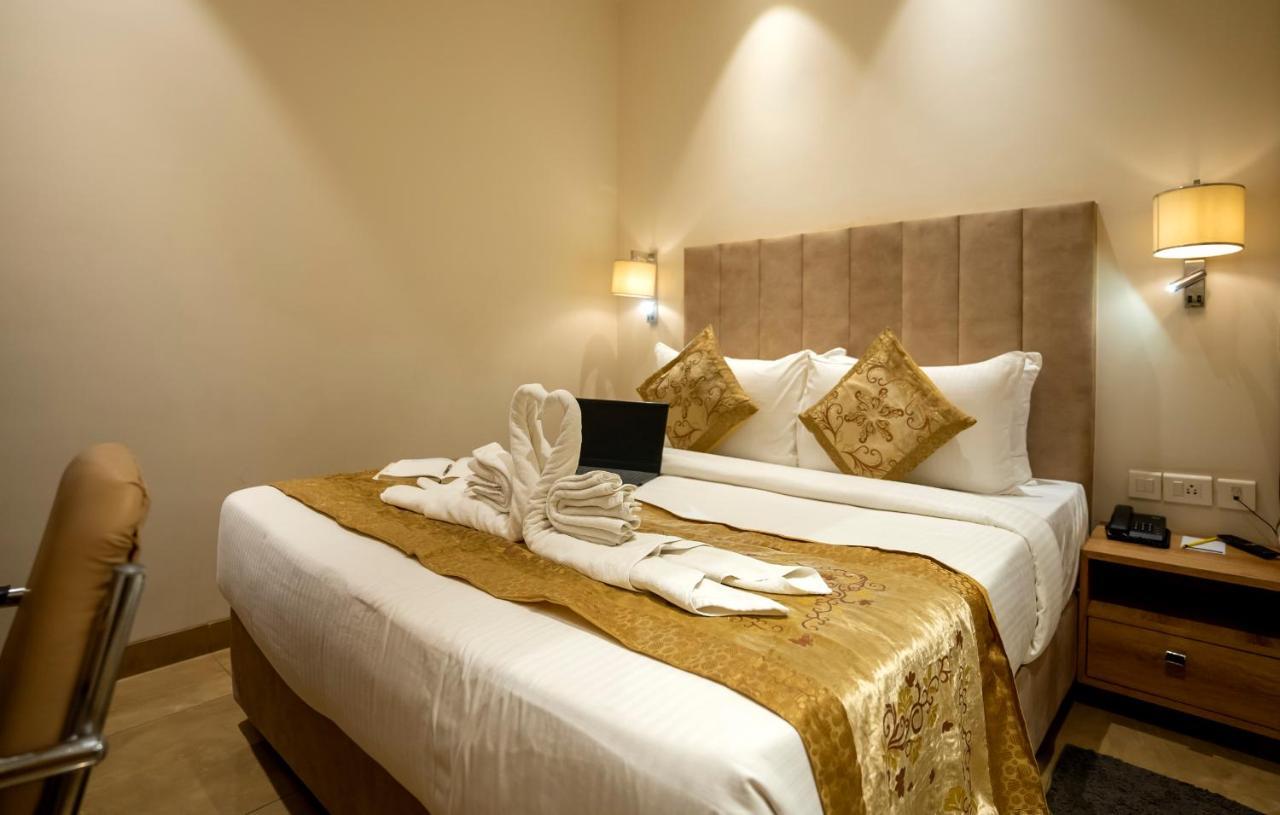 Celebrant Hotel พาราณสี ภายนอก รูปภาพ