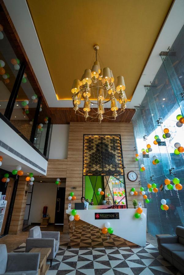 Celebrant Hotel พาราณสี ภายนอก รูปภาพ
