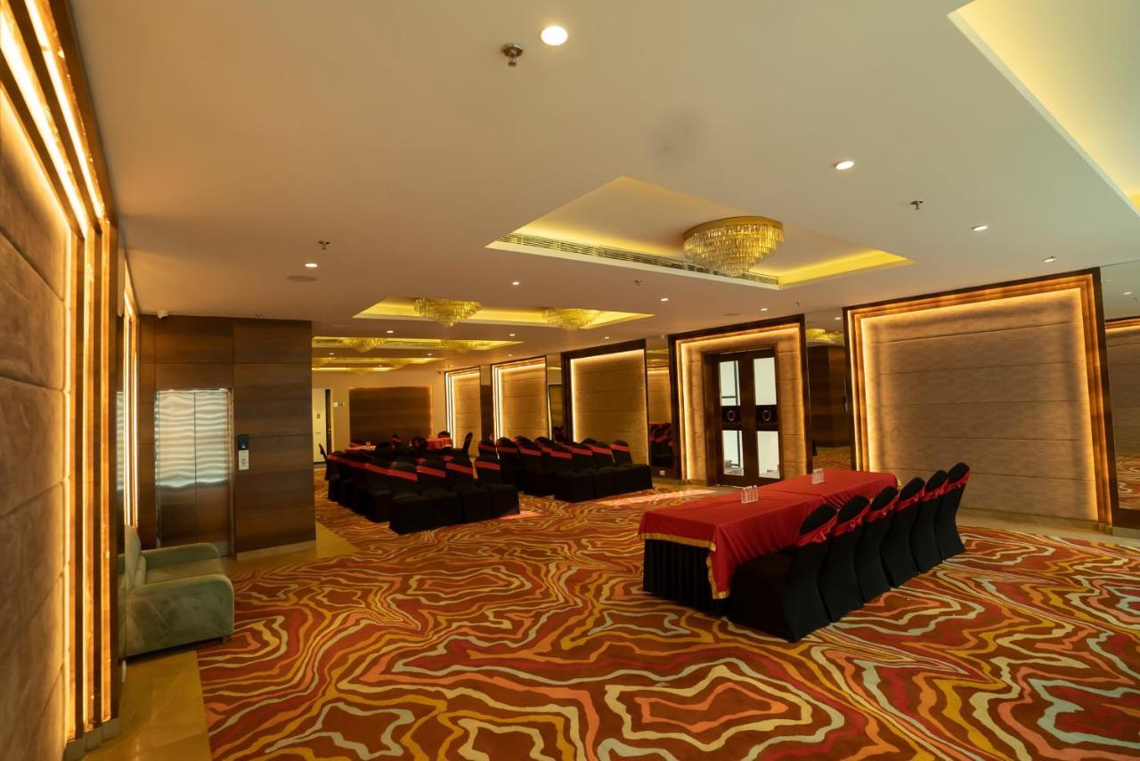 Celebrant Hotel พาราณสี ภายนอก รูปภาพ