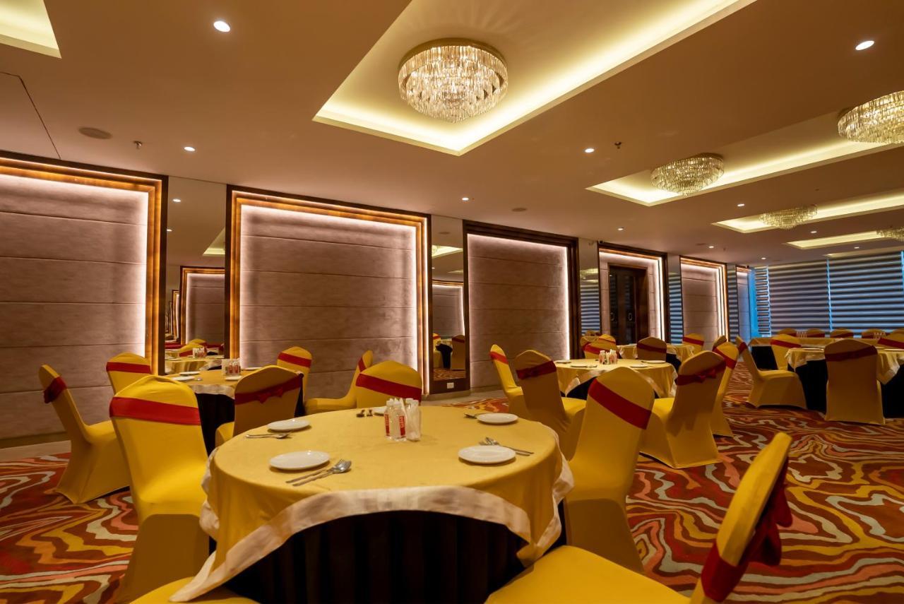 Celebrant Hotel พาราณสี ภายนอก รูปภาพ