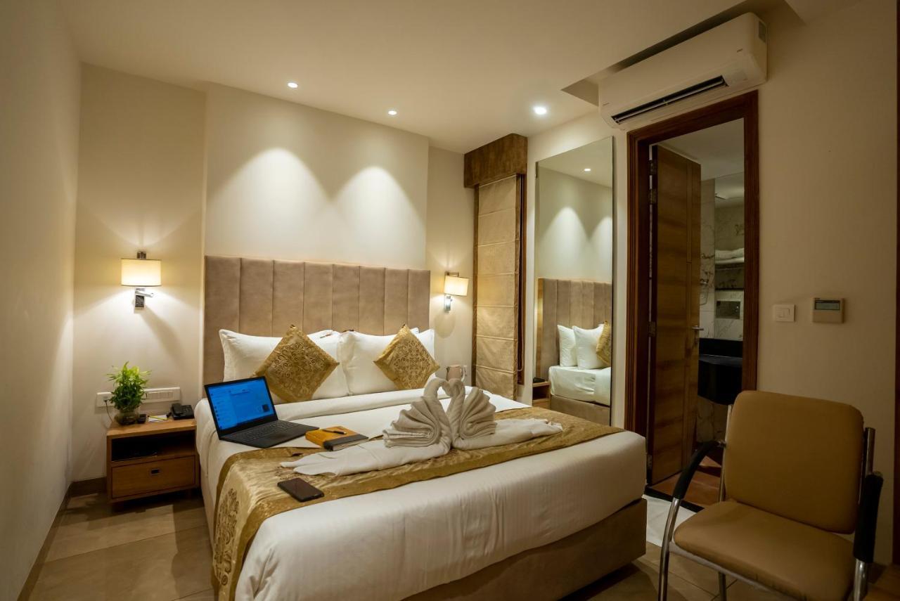 Celebrant Hotel พาราณสี ภายนอก รูปภาพ