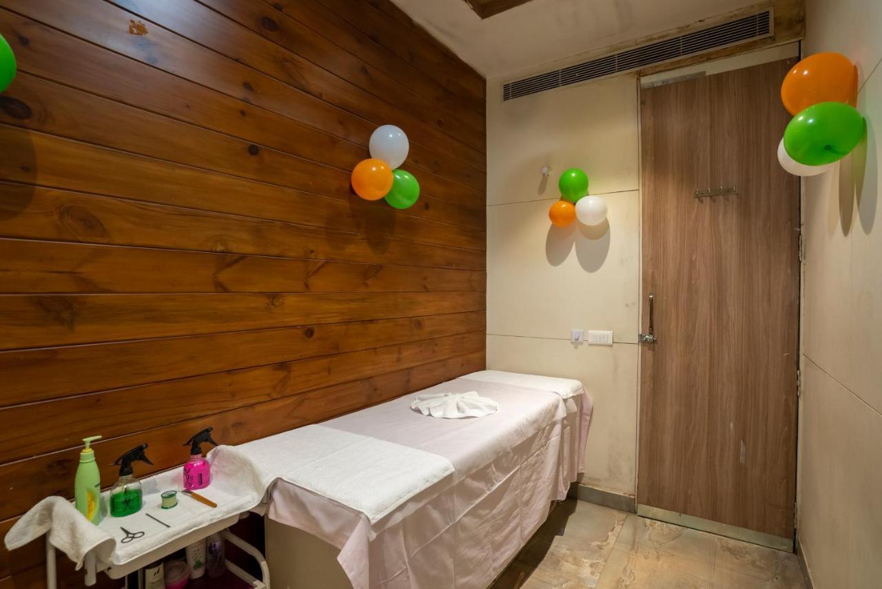 Celebrant Hotel พาราณสี ภายนอก รูปภาพ