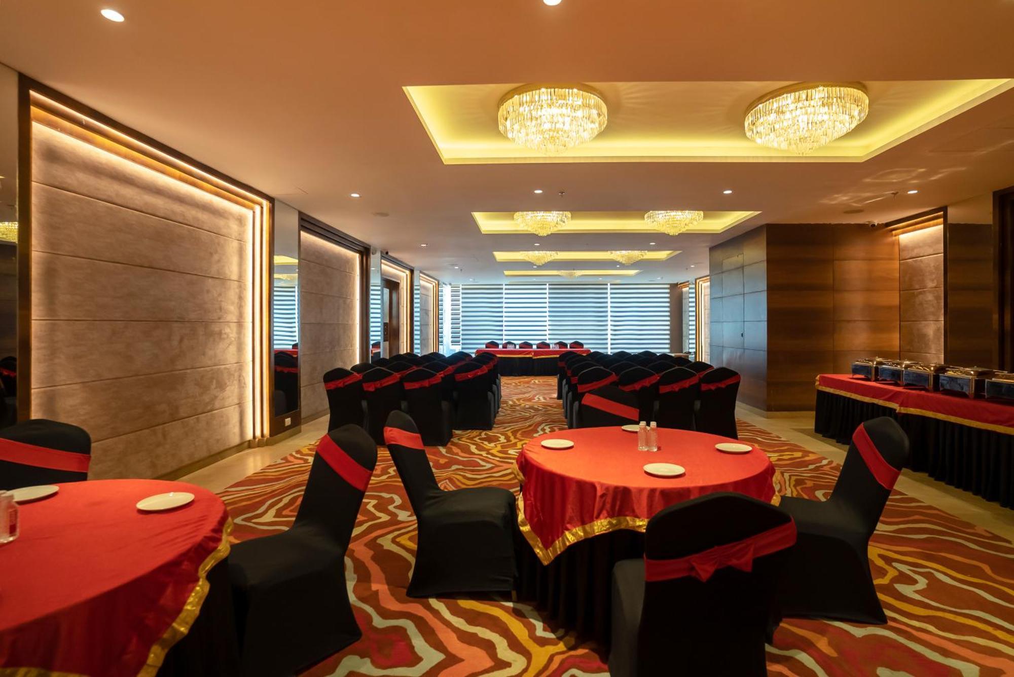 Celebrant Hotel พาราณสี ภายนอก รูปภาพ