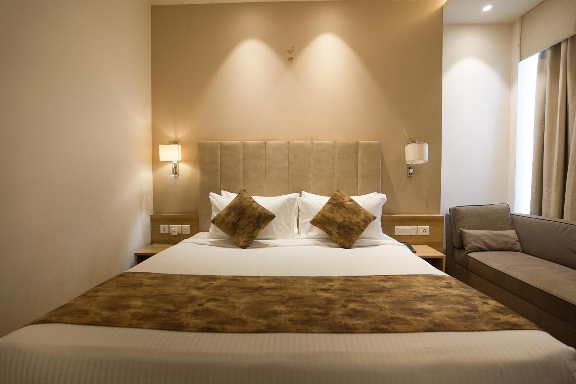 Celebrant Hotel พาราณสี ภายนอก รูปภาพ