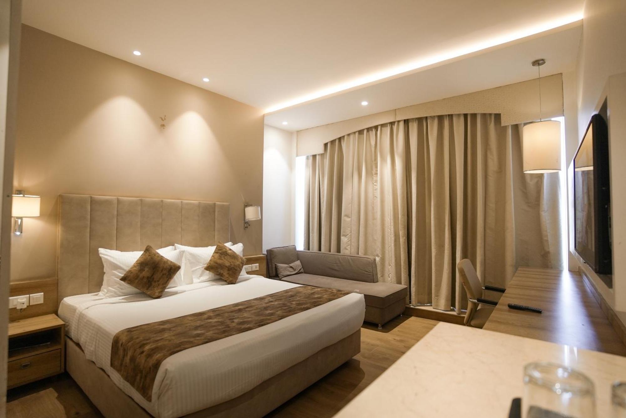 Celebrant Hotel พาราณสี ภายนอก รูปภาพ