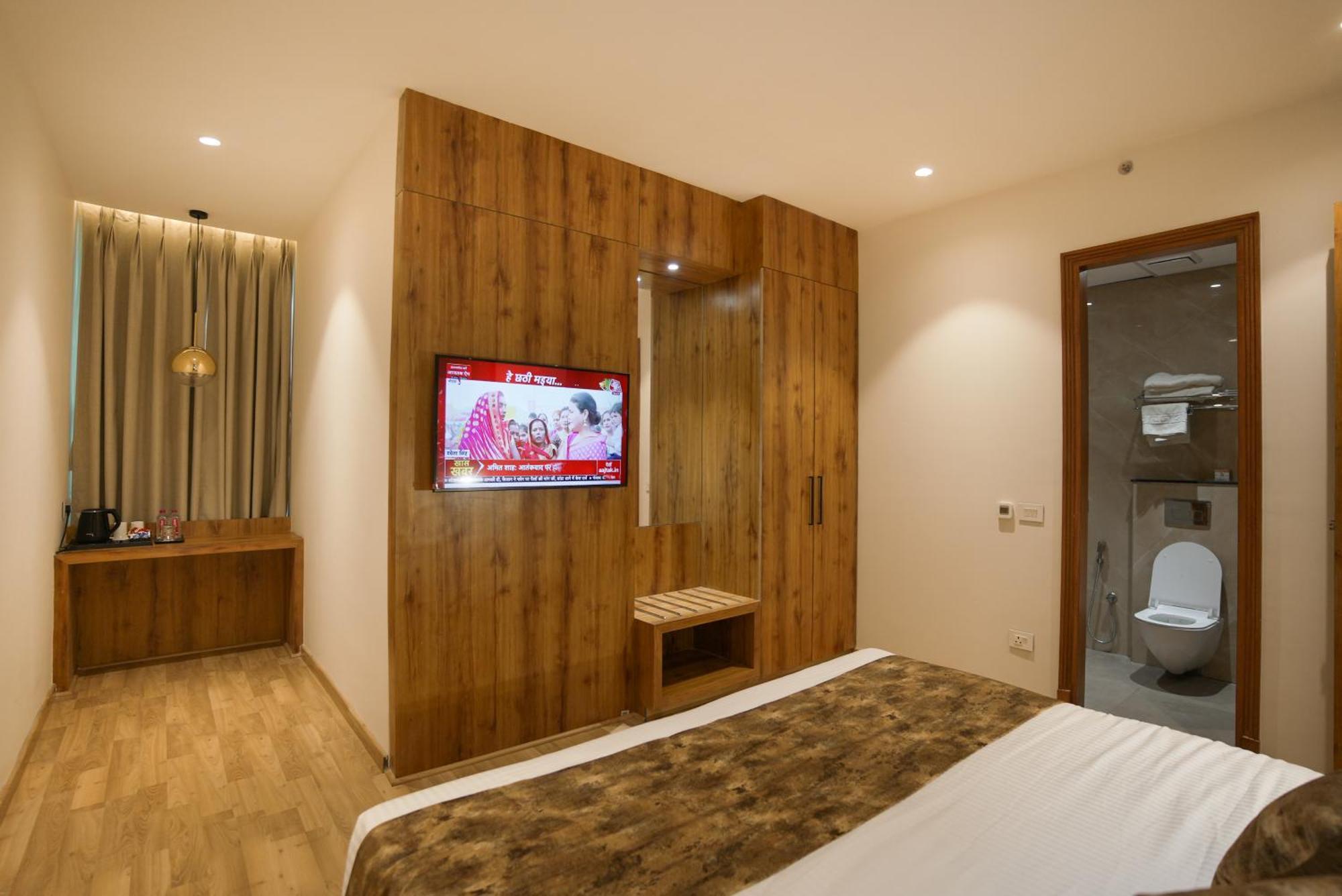 Celebrant Hotel พาราณสี ภายนอก รูปภาพ
